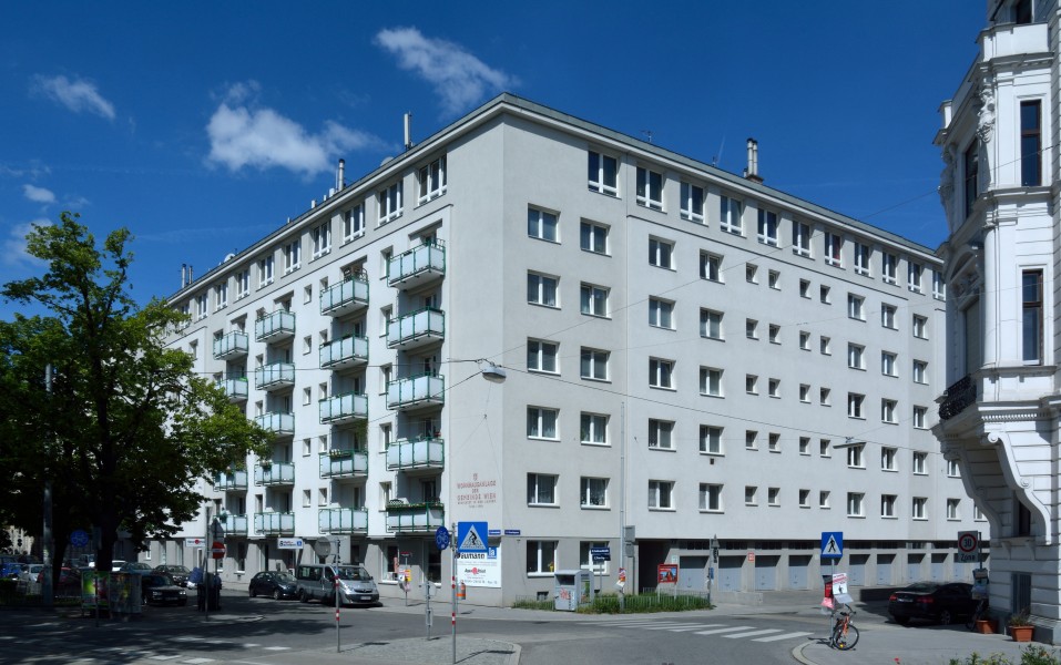 Gemeindebau Czerninplatz 7 DSC 9817w