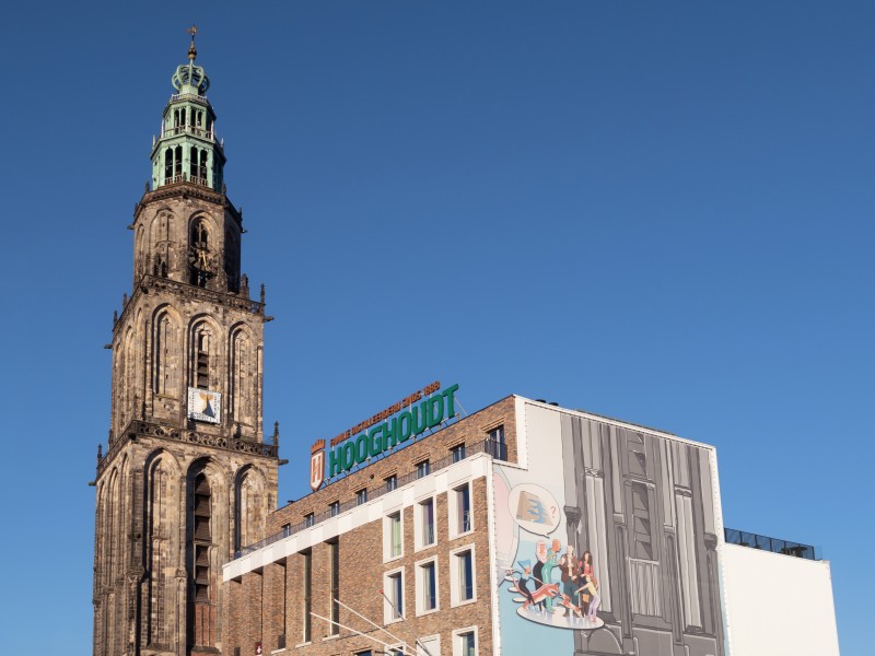Groningen, Hooghoudt (destilleerderij) naast de Martinitoren RM18553 IMG 0074 2018-01-07 14.29