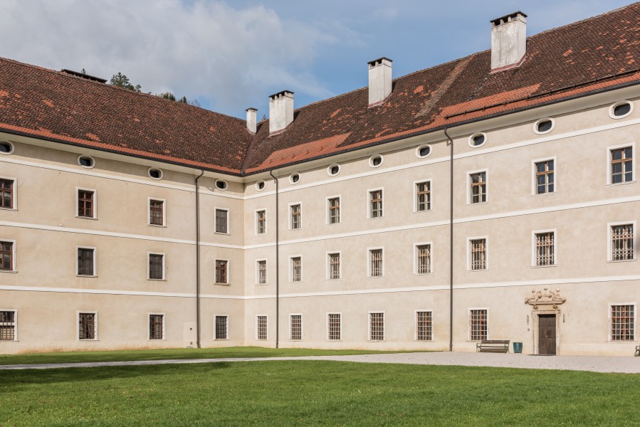 Gurk Domplatz 1 Dom Kapiteltrakt und Propsthof 11102016 4896