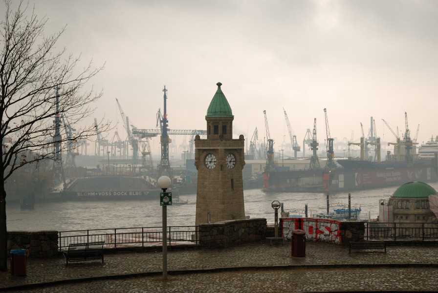 Hamburg-110314-19789-Landungsbrücken