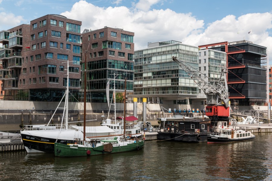 Hamburg, HafenCity, Schiffe im Sandtorhafen-Traditionsschiffhafen -- 2016 -- 3028