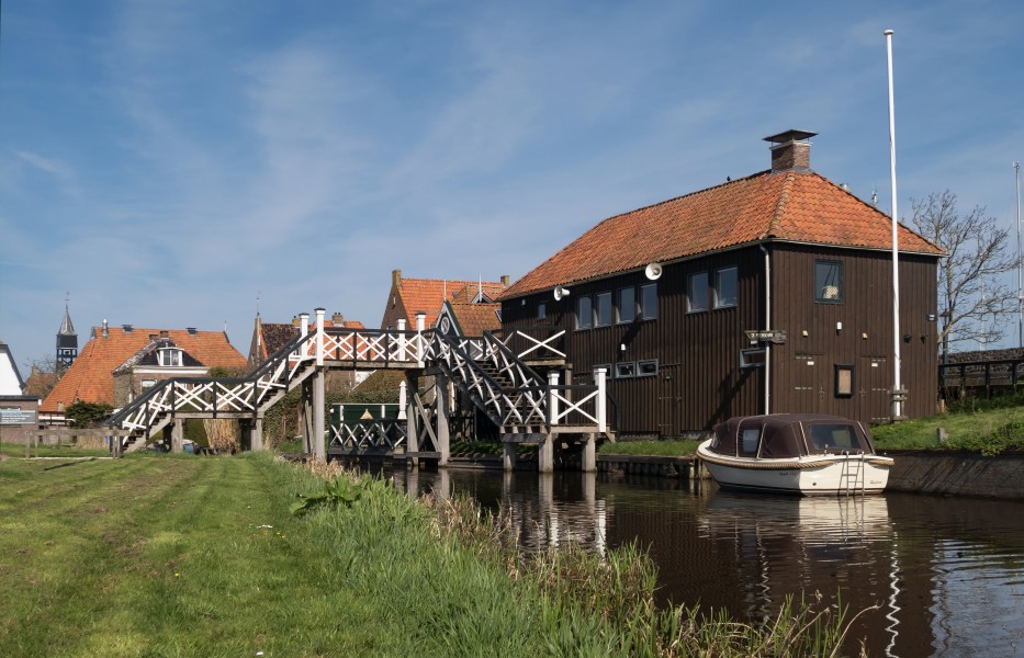 Hindeloopen, gebouw bij de binnenkomst van het stadje vanaf Workum IMG 2508 2018-04-19 10.14
