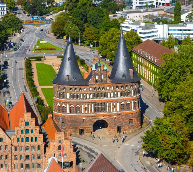 Holstentor von der Petrikirche