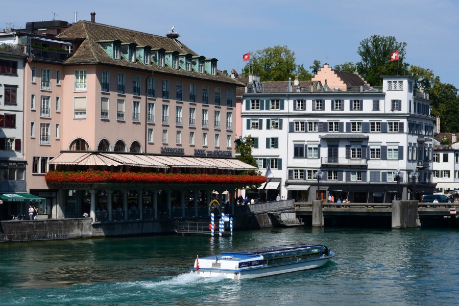 Hotel zum Storchen - Haus zum Schwert - ZSG Limmatboot 'Regula' - Münsterbrücke 2013-09-07 12-26-09