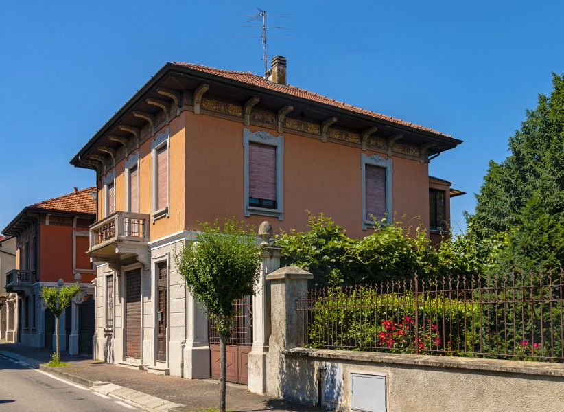 House on Via Giuseppe Carcasolla, Trezzo sull'Adda