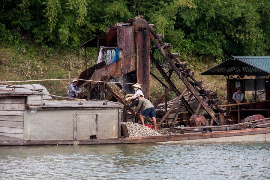 Hue Vietnam Dredger-on-the-Perfume-River-01