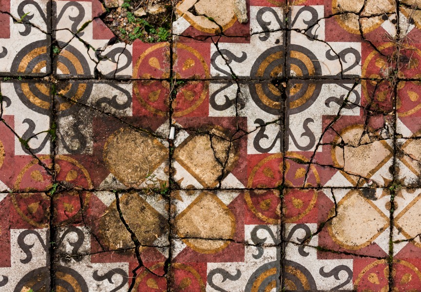 Hue Vietnam Tiles-in-Càn-Thành-Palace-01