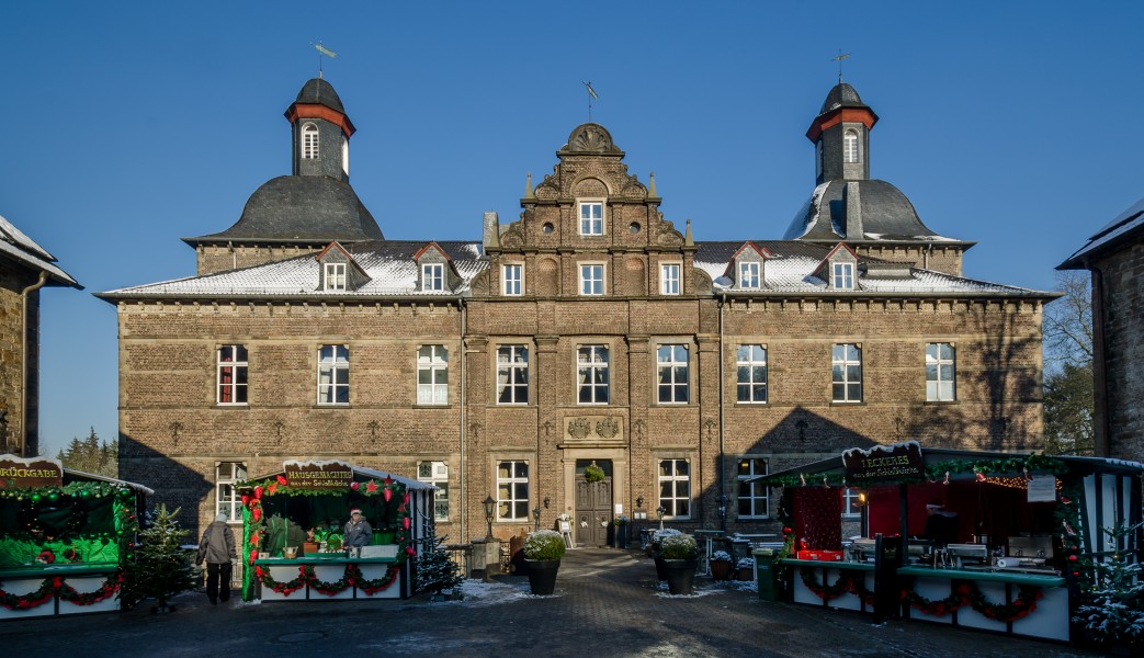 Hugenpoet-Herrenhaus-Suedfassade