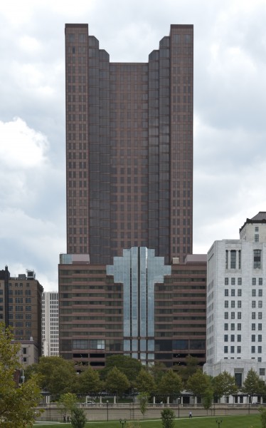 Huntington Center from W 1
