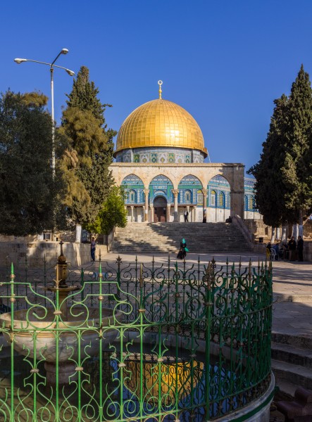 Israel-2013(2)-Jerusalem-Temple Mount-Reflection of the Dome of the Rock in Al-Kas fountain