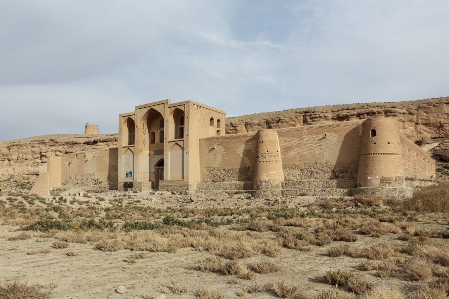 Izadkhvast Caravanserai 04