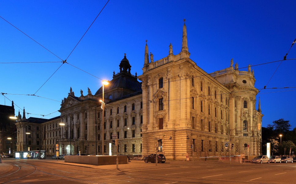 Justizpalast at dusk 2