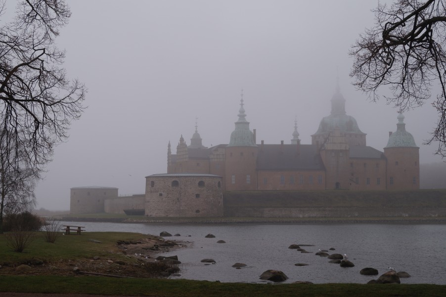 Kalmar castle covered in fog 02