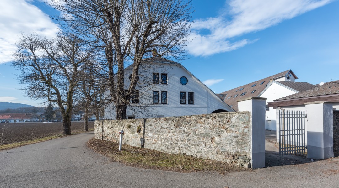Klagenfurt Annabichl Suppanstrasse 69 Schloss Ehrenhausen Meierhof 25022016 0310