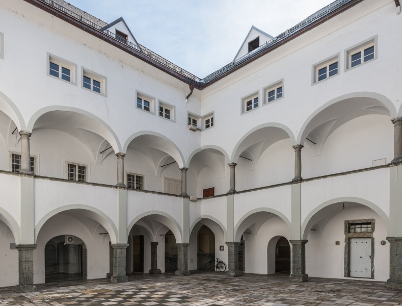 Klagenfurt Herrengasse 12 Palais Aicholt Egger Helldorf Arkadenhof 02082016 3358