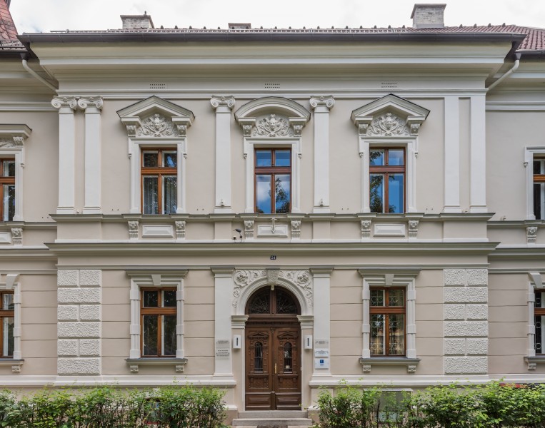 Klagenfurt Mießtaler Strasse 24 Buergerhaus N-Ansicht Risalit mit Portal 19082016 3820
