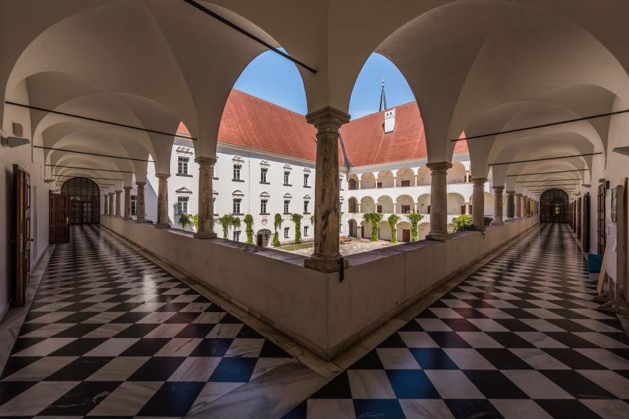Klagenfurt Stift Viktring Arkadenhof 08062015 4613