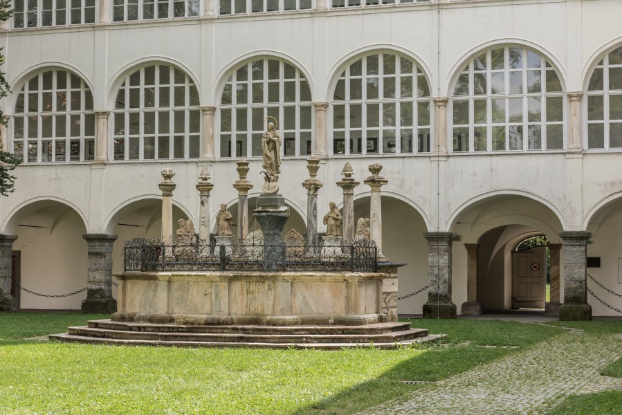 Klagenfurt Viktring Stift Marienhof Marienbrunnen 02092016 4080