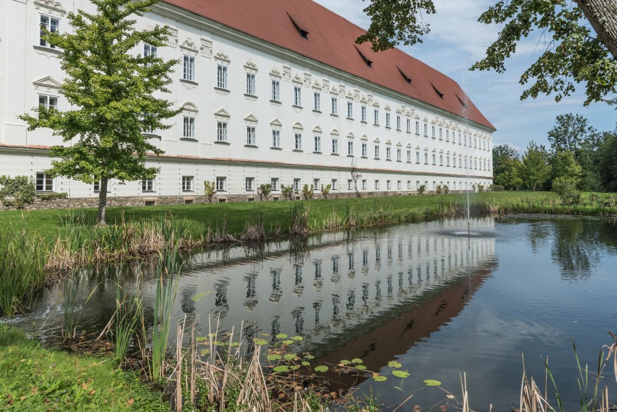 Klagenfurt Viktring Stift Sued-Trakt SW-Ansicht 02092016 4074