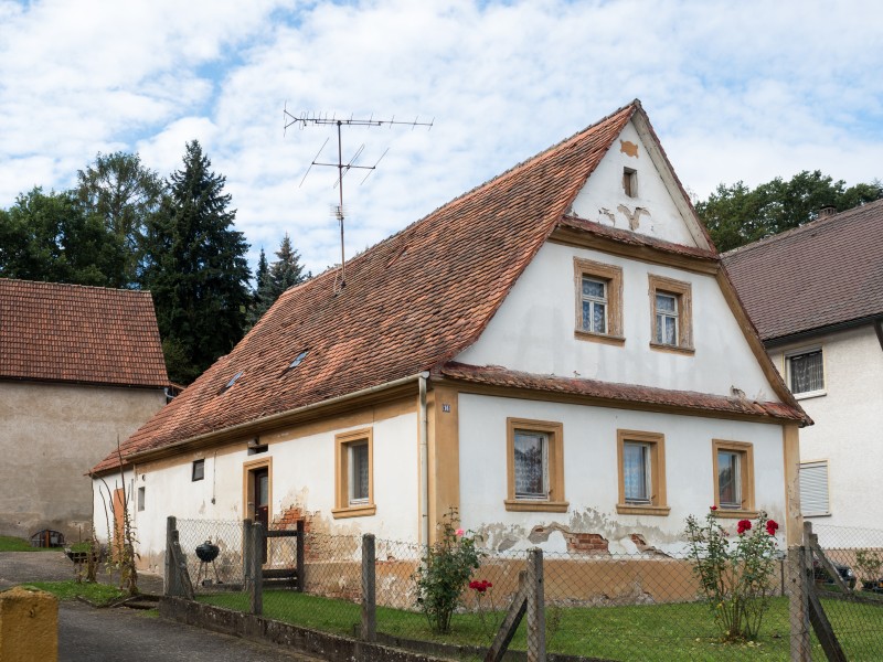 Kleinbauernhaus-Bug-9183354