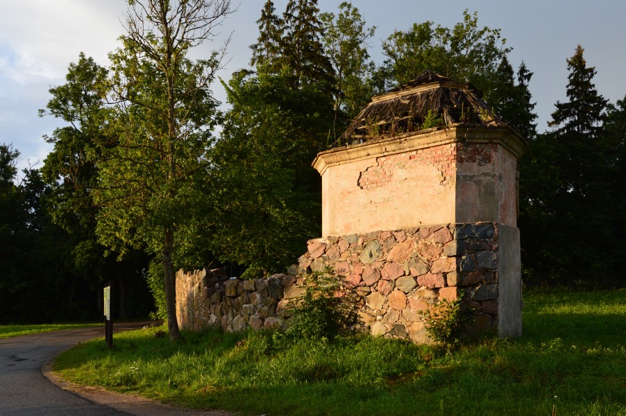 Krimulda manor, guardsman house 02