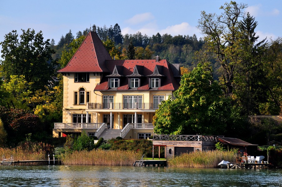 Krumpendorf Pamperlallee 25 Schloessl am See 03102009 733