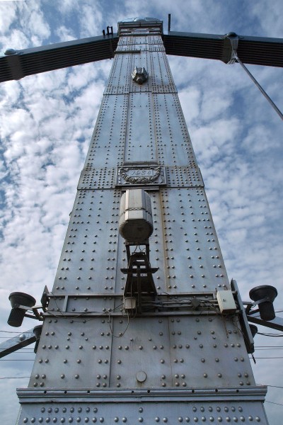 Krymsky Bridge Tower June 2009 03