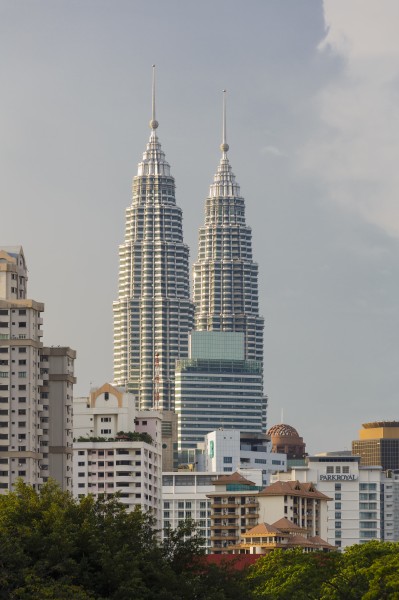 Kuala Lumpur Malaysia Petronas-Twin-Towers-02