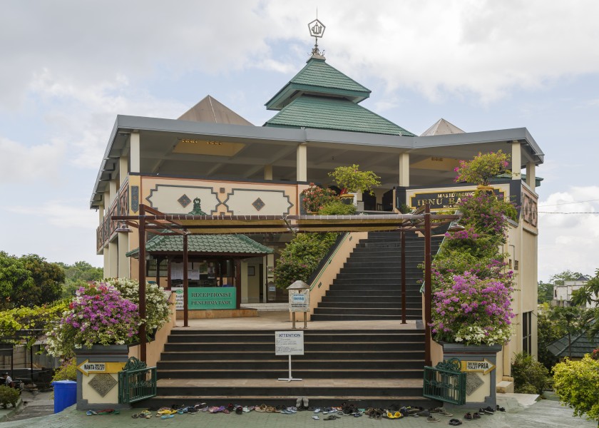 Kuta Bali Indonesia Masjid-Agung-Ibnu-Batutah-02