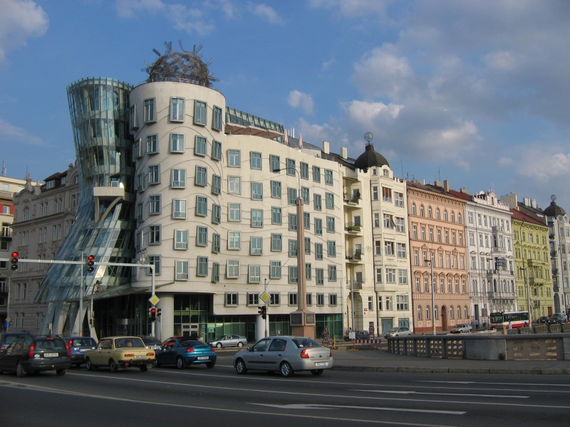 La Casa Danzante de Praga 3