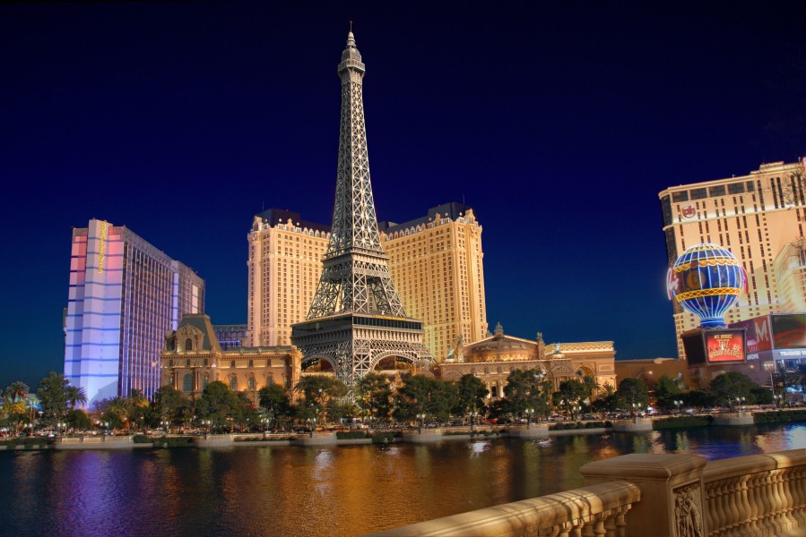 Las Vegas Paris By Night