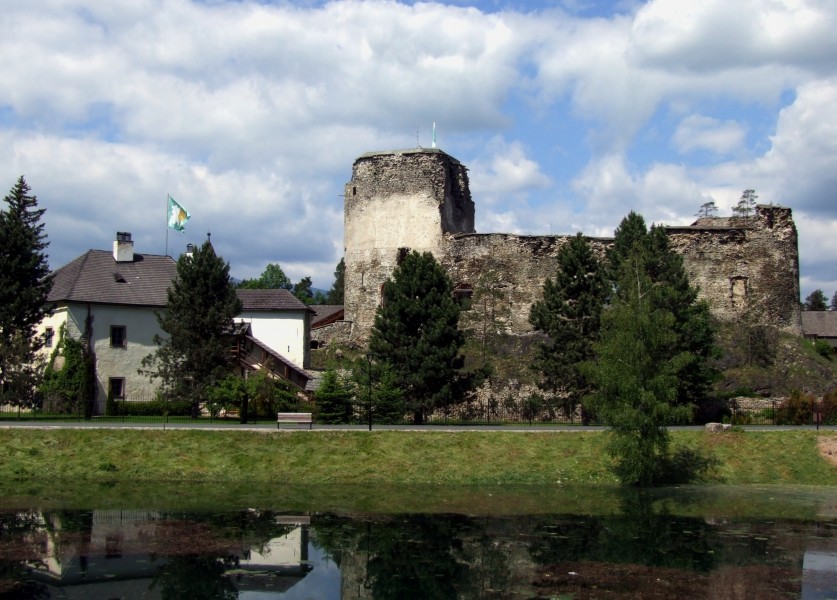 Liptovský Hrádok (Neuhäusel in der Liptau, Liptóújvár) - castle
