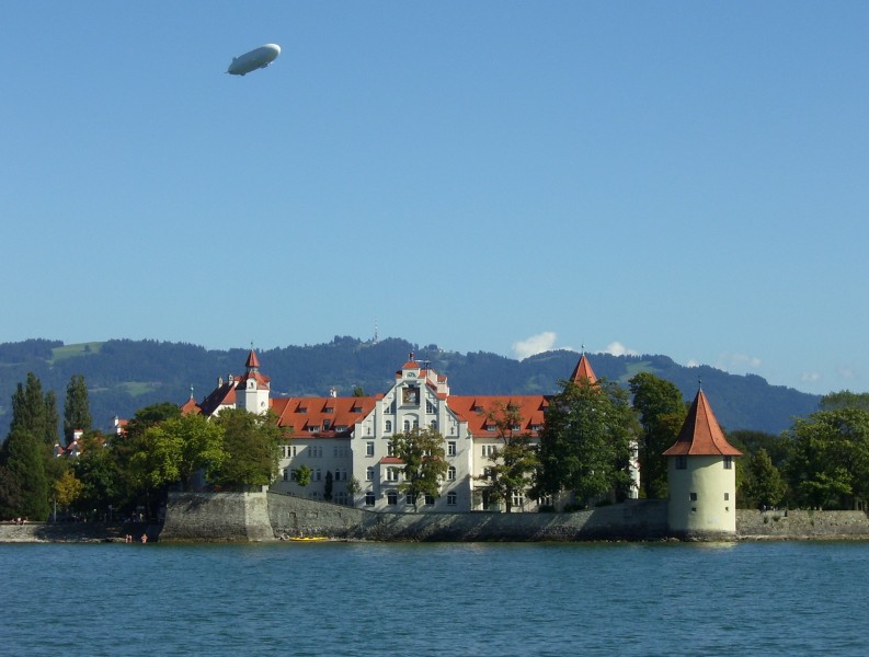 Luitpoldkaserne (Lindau) with Zeppelin-2