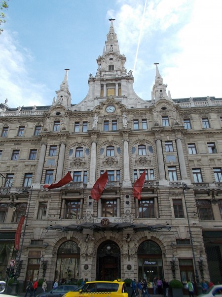 Luxury hotel. - 9 Erzsébet Boulevard, Budapest