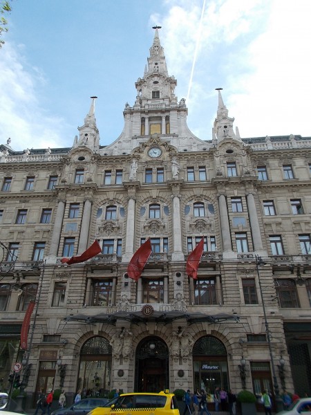 Luxury hotel. - 9 Erzsébet Boulevard, Budapest