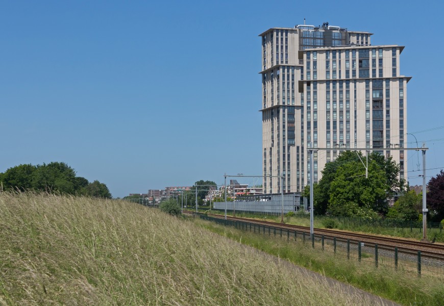 Maassluis, hoogste flatgebouw van de stad (aan de Merellaan) foto7 2016-06-06 13.07
