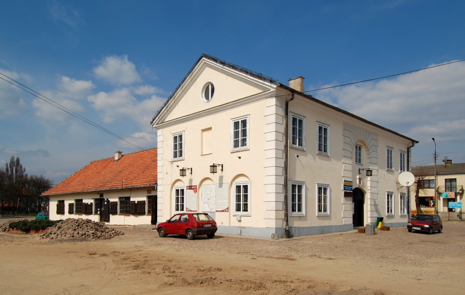 Maciejowice ratusz 1