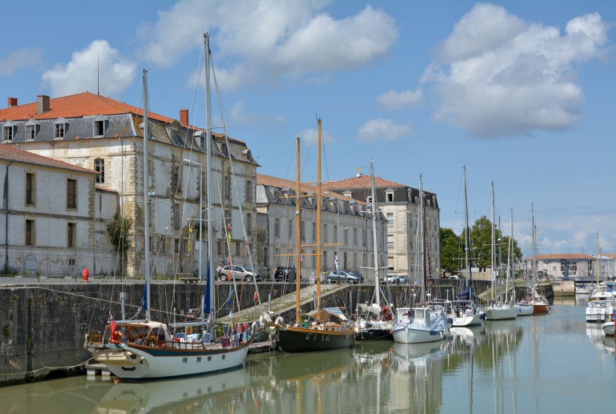 Magasin-aux-vivres-a-Rochefort,-Charente-Maritime,-France-DSC 5850
