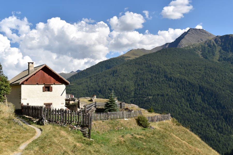 Maison le long du-GR58-pres des-lacs-de-Malrif-et d'Abries-Queyras-DSC 0531
