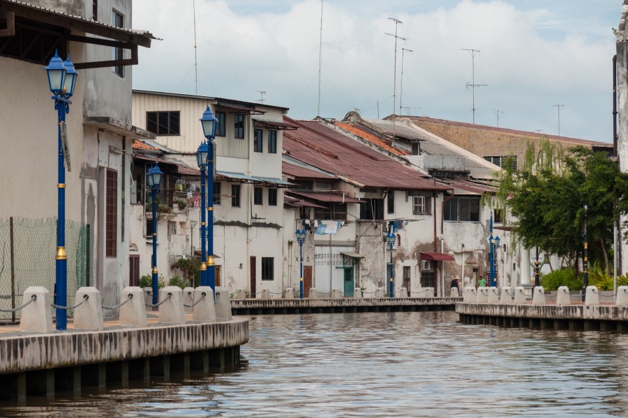 Malacca Malaysia Pittoresque-houses-along-Sungai-Melaka-01