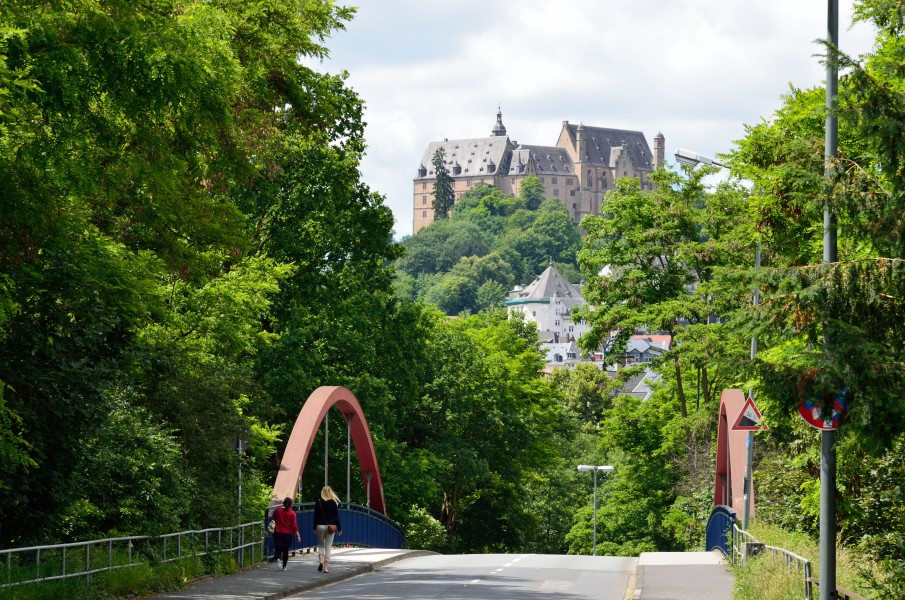 Marburger Schloss aus der Rudolf-Bultmann-Straße
