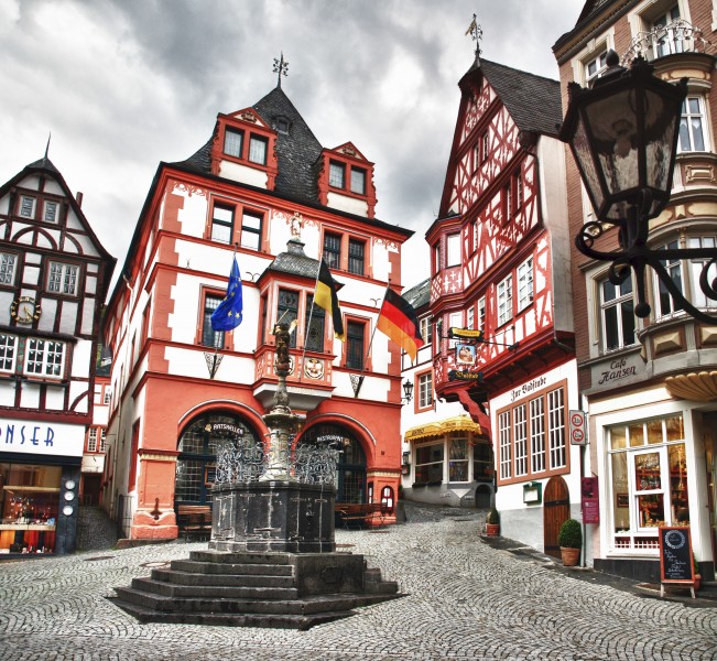 Marketplace Bernkastel-Kues (5645724988)