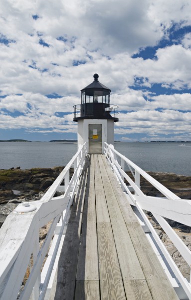 Marshall Point Lighthouse Walk Far