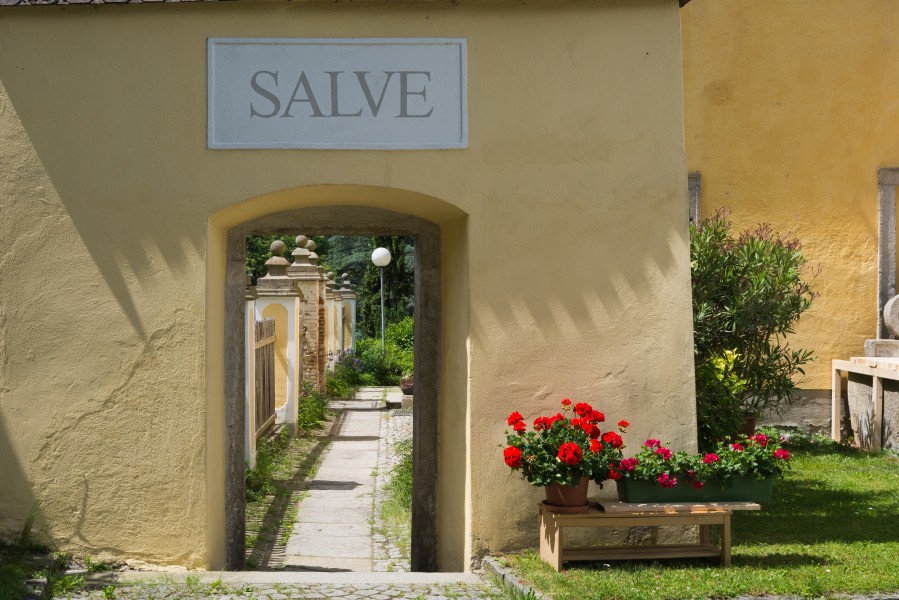 Mauthausen Pfarrhof Portal Salve