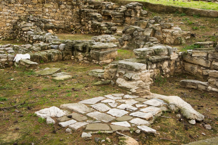 Minoan pavements and walls in Knossos, Crete