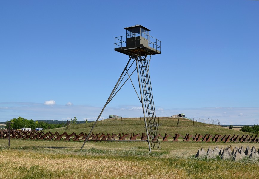 MJ-S 3 Zahrada and tower