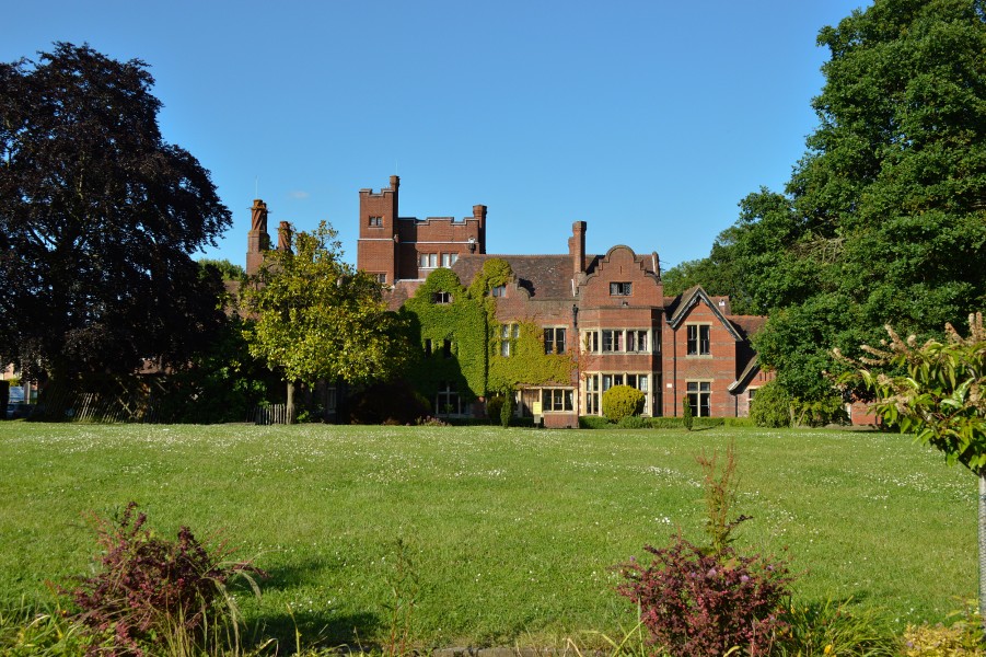 Moor Close, Newbold College, Binfield