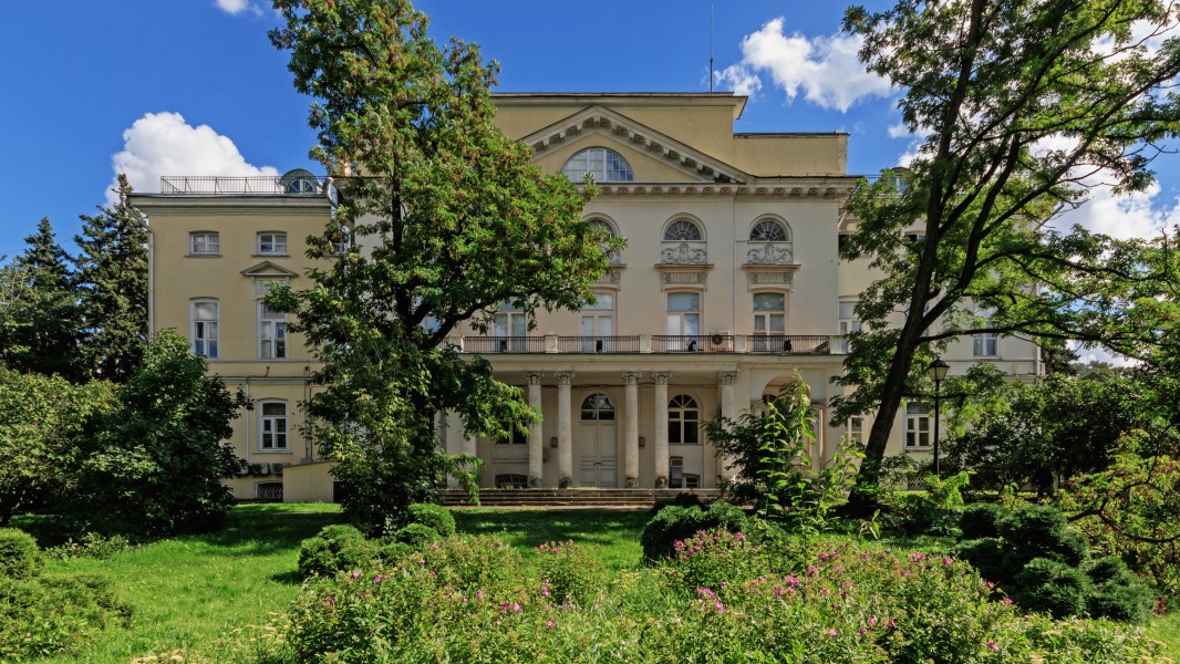 Moscow LeninskyPr Alexandrinsky palace garden side 08-2016