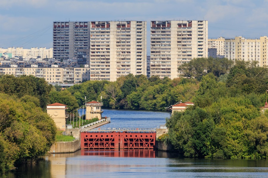 Moscow Nagatinsky Zaton canal locks 08-2016