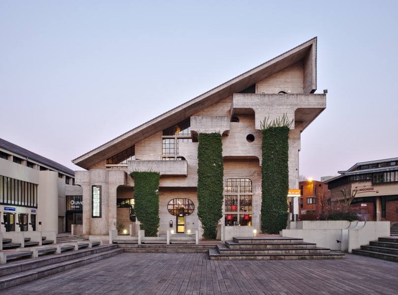 Musée L during civil twilight (Louvain-la-Neuve, Belgium, DSCF4200)